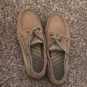 Tan polkadot sperrys